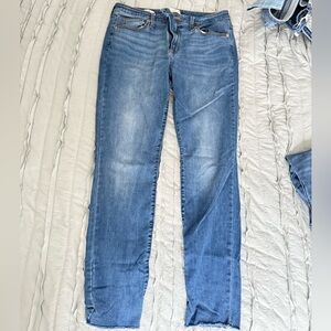 Universal Thread Women's Straight Leg Jeans in Blue